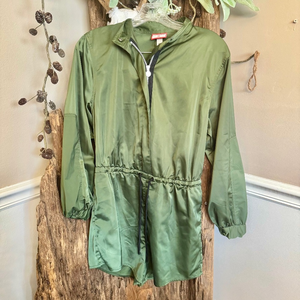 Hunter Women Green Zip Up Long Sleeve Romper Size XS